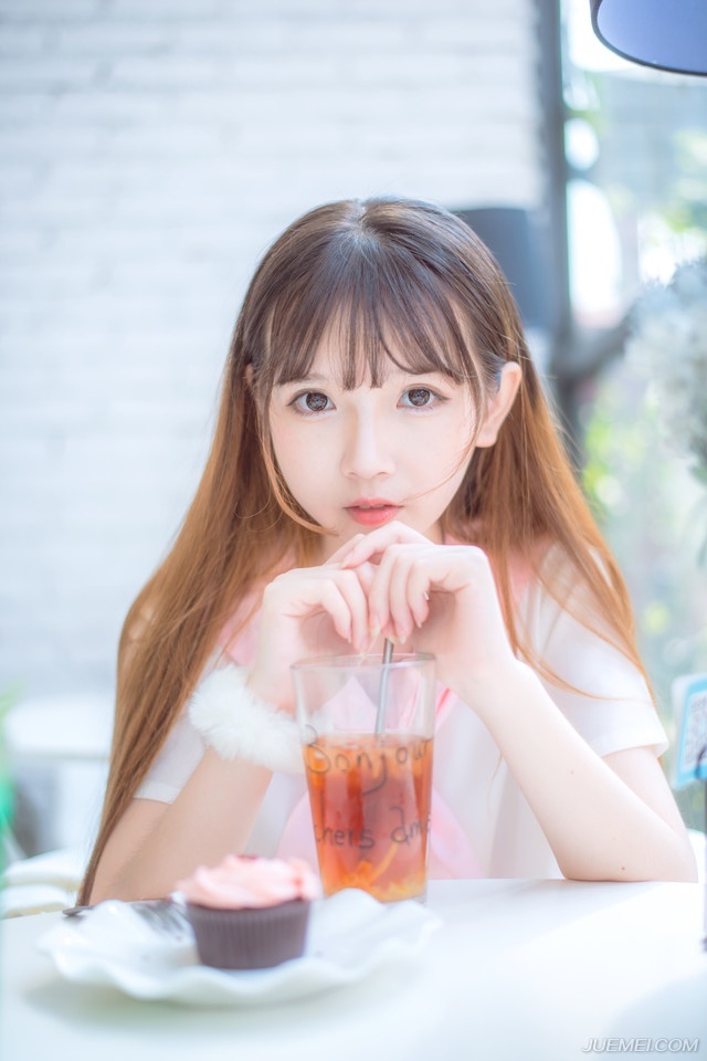 “这一带，每年都会有这么几天会是这样的天气，我镇守江夏多年，甚至能够估算出这种天气的具体日子。”陈到扭头看向伏德，有些刻板的脸上，牵扯出一抹微笑。